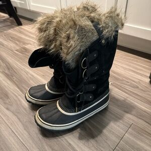 Sorel Black Boots with Faux Fur